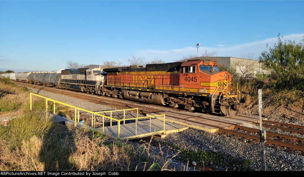 BNSF 4045 and 9790
